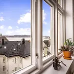 Bright Top-floor With Sea View شقة برغن