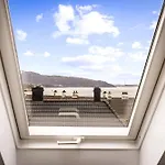 Bright Top-floor With Sea View شقة
