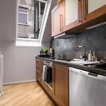 Bright Top-floor With Sea View برغن
