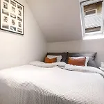 Bright Top-floor With Sea View شقة *